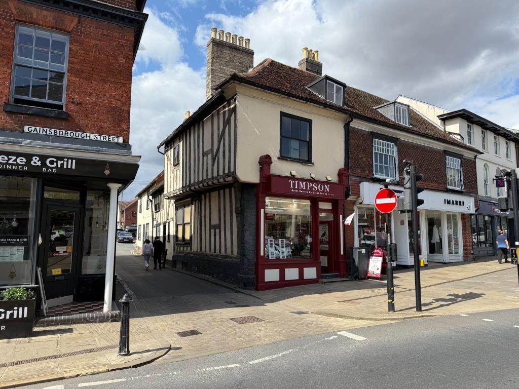 Lot: 61 - TENANTED GROUND FLOOR SHOP WITH VACANT OFFICE ABOVE - Property on the corner of Market Hill and Burkitts Lane